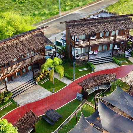 Crusoe Cabins Costa Azalea Samal Eksteriør bilde
