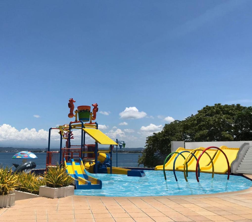 Crusoe Cabins Costa Azalea Samal Eksteriør bilde