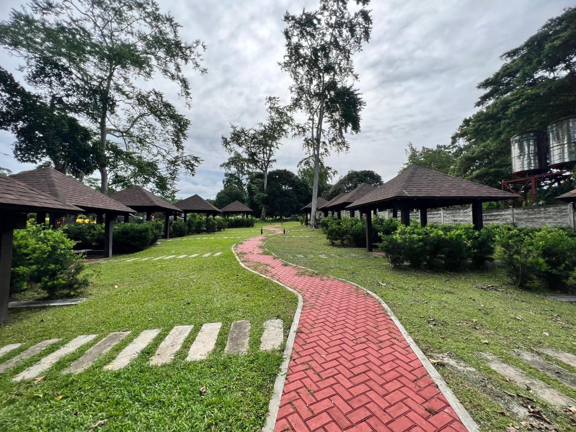 Crusoe Cabins Costa Azalea Samal Eksteriør bilde